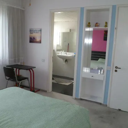 Double With Ensuite Bathroom At Datacom Building منزل للإقامة