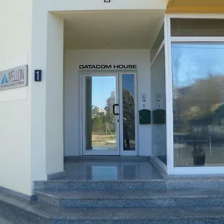 Double With Ensuite Bathroom At Datacom Building * Nicosia