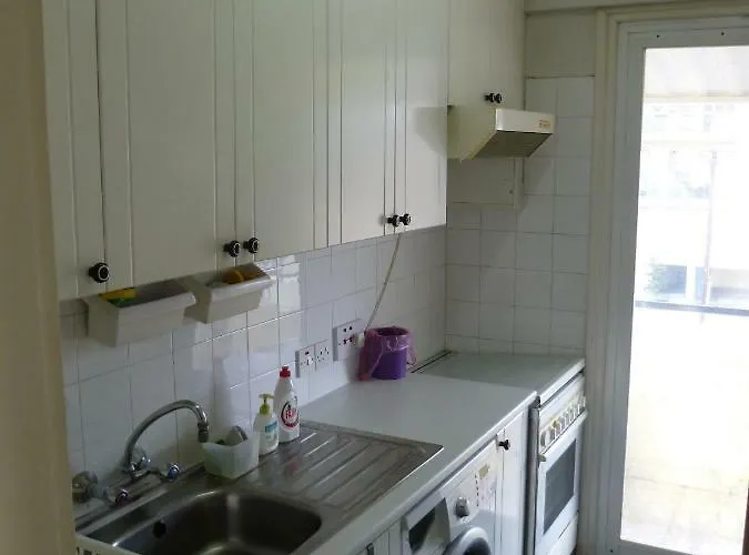 Double With Ensuite Bathroom At Datacom Building ホームステイ ニコシア